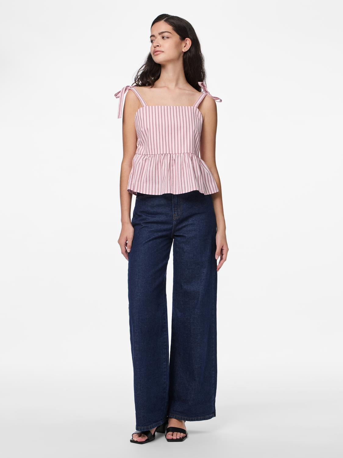 model_shot-front_full